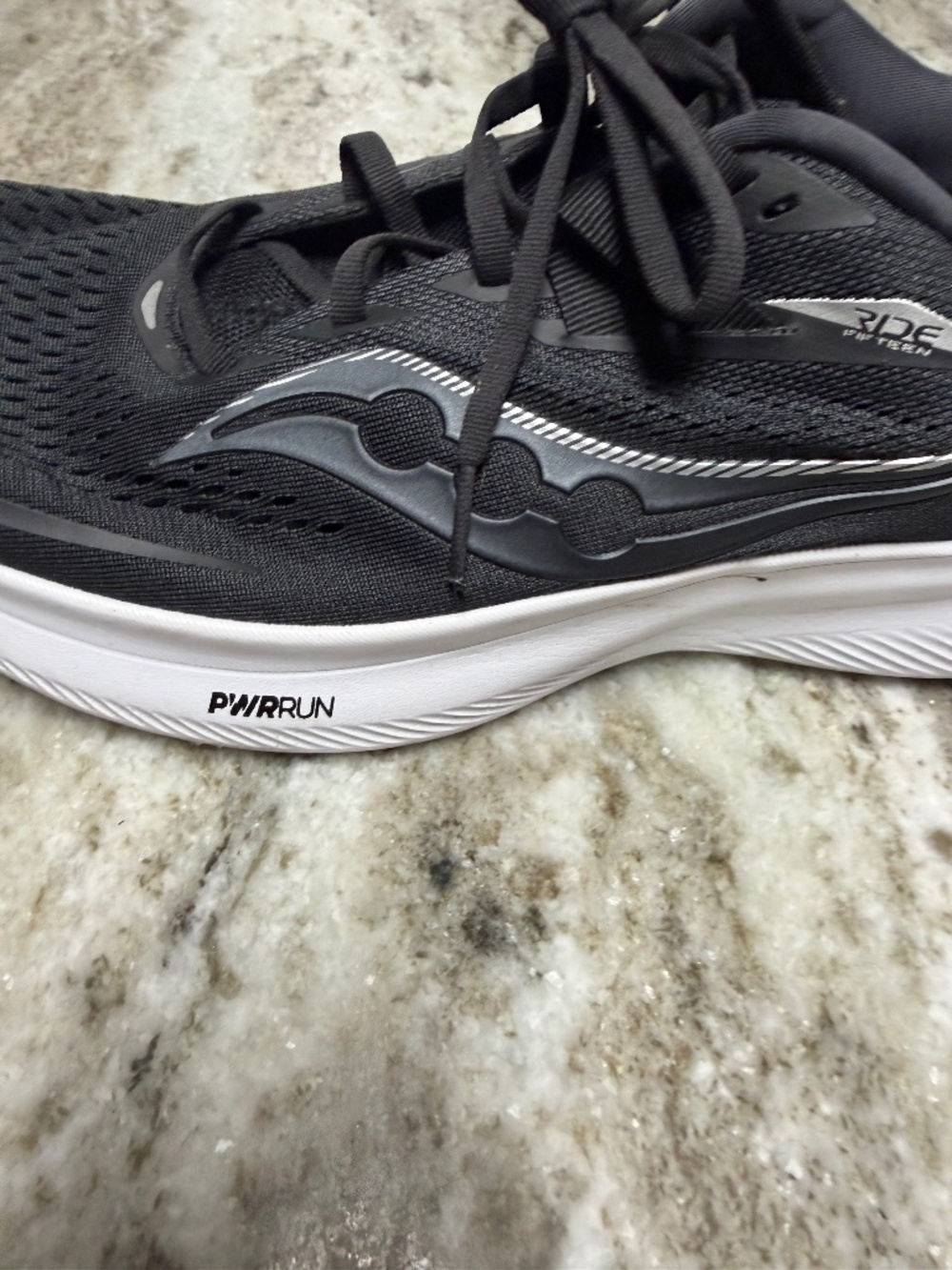 Mens Saucony running shoes size 11